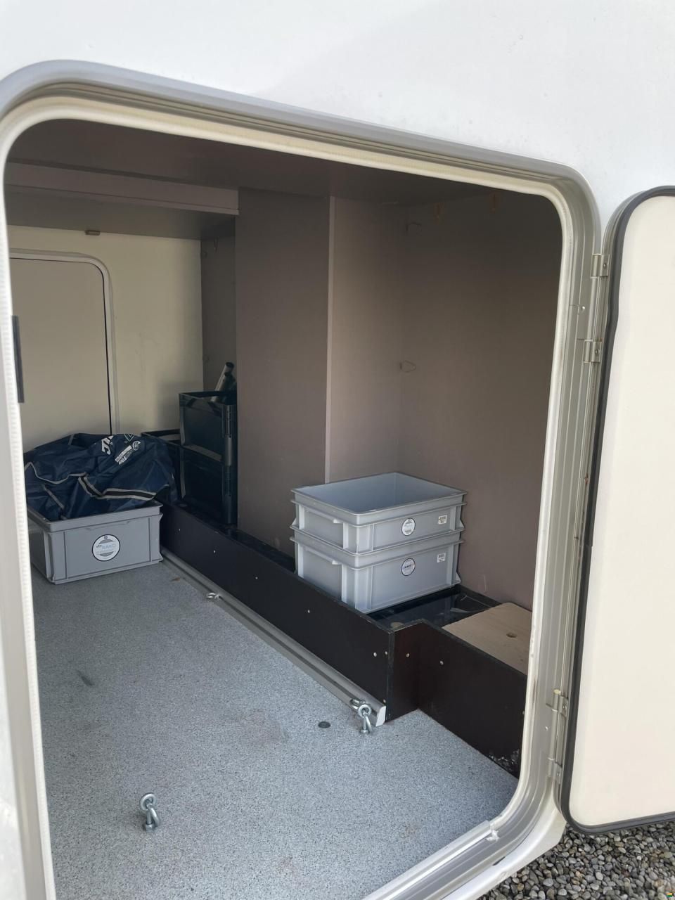 B&uuml;rstner Limited T 690 G