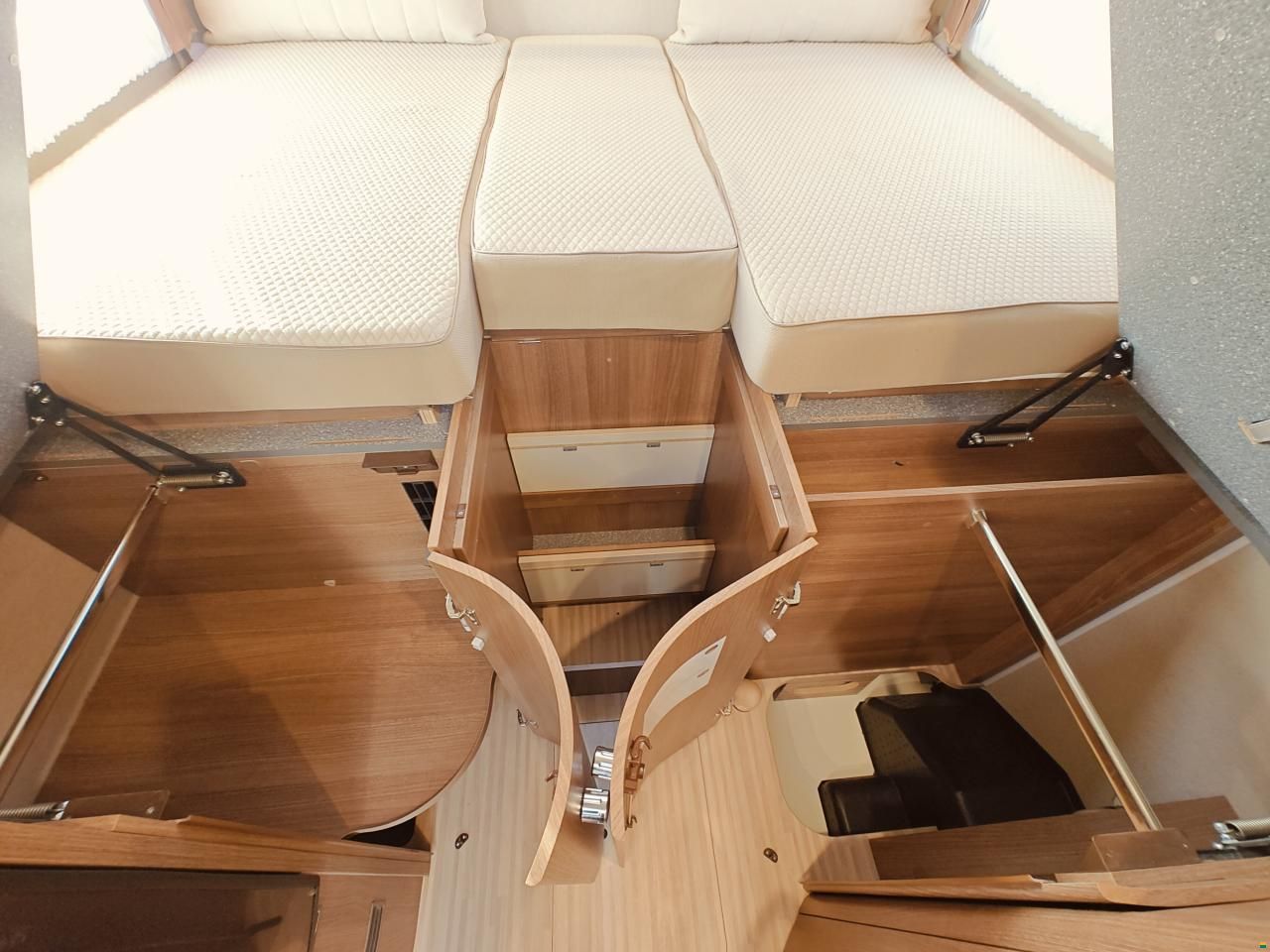 Carthago Compactline I 141 LE - Super Lightweight