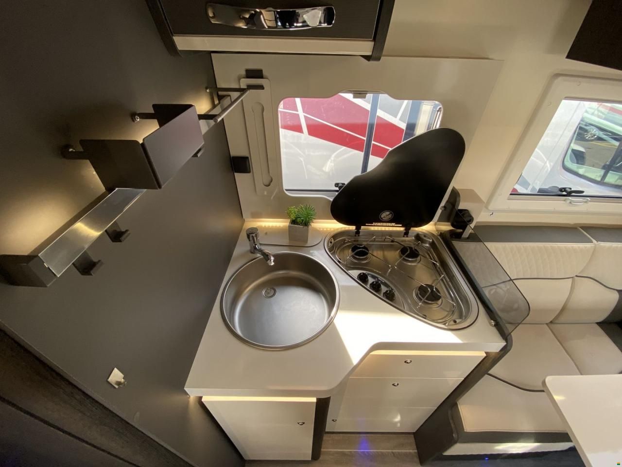 Roller Team Zefiro 267TL, Ford 2.0TDCi 170PS Automat