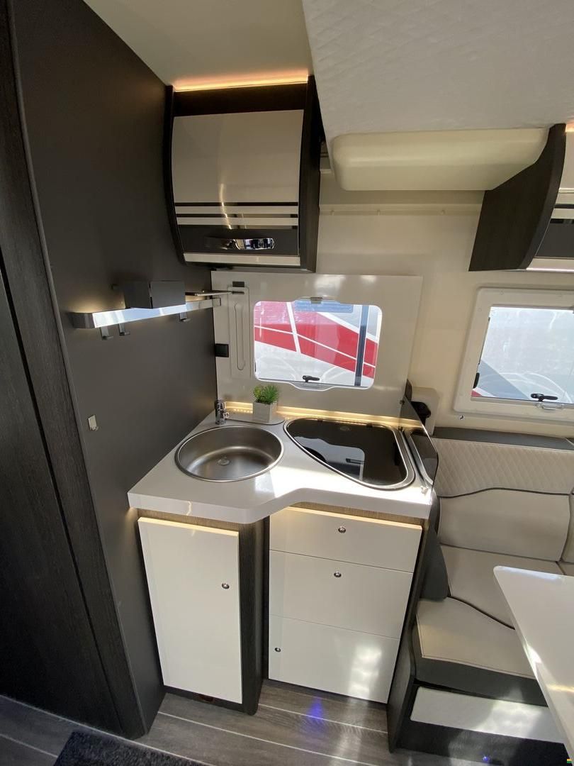 Roller Team Zefiro 267TL, Ford 2.0TDCi 170PS Automat