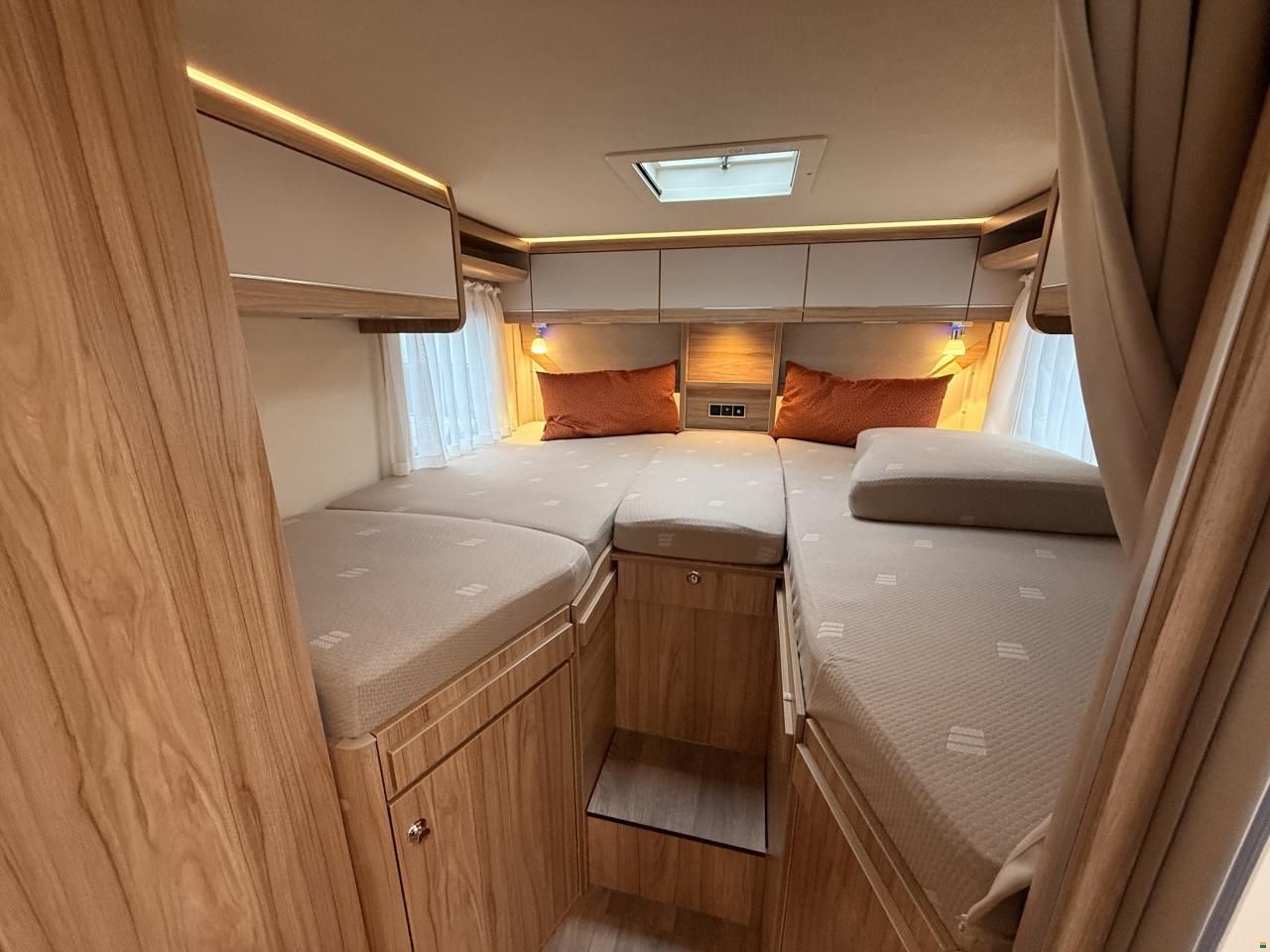 Hymer Exsis-i 678