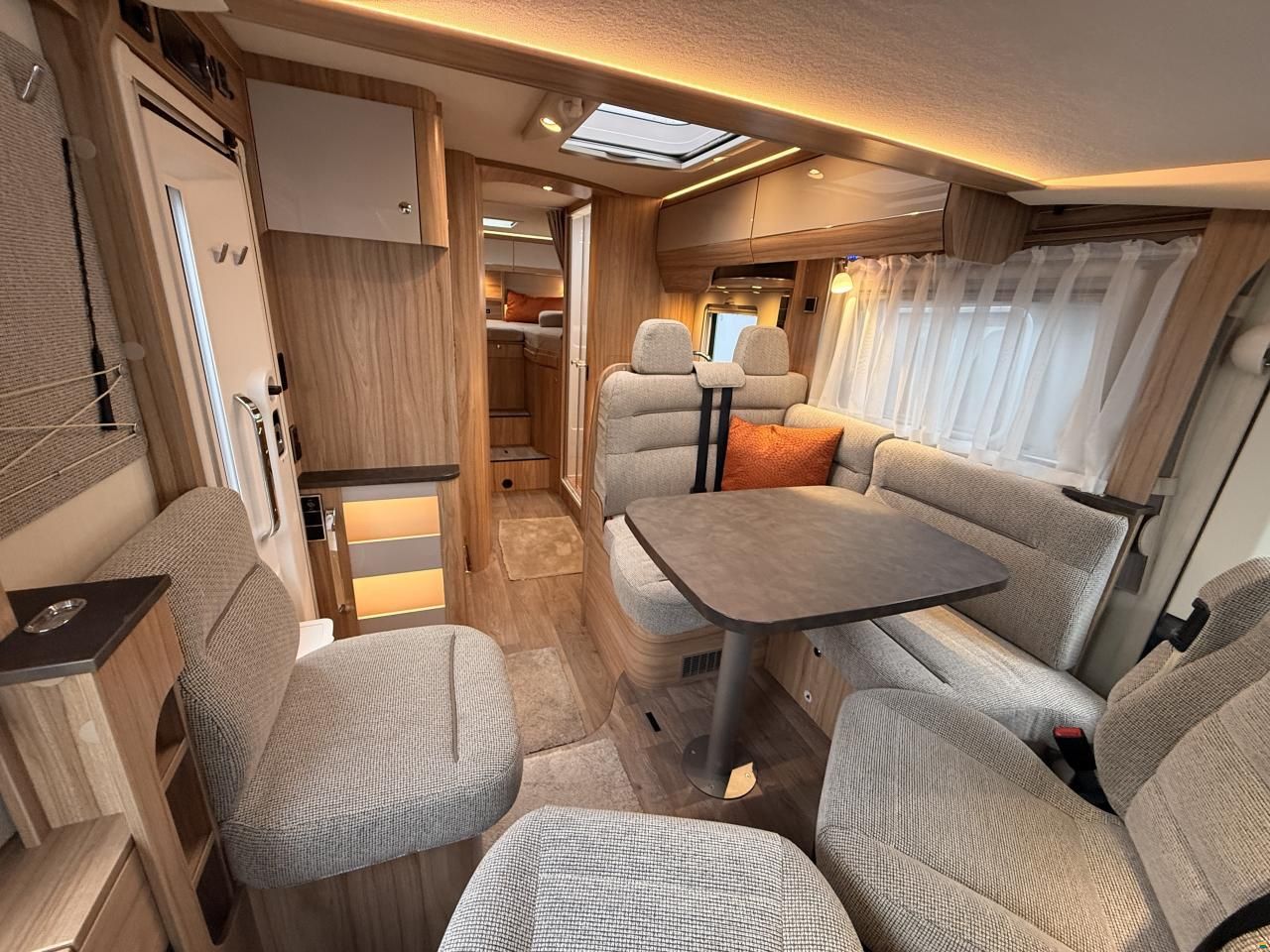 Hymer Exsis-i 678