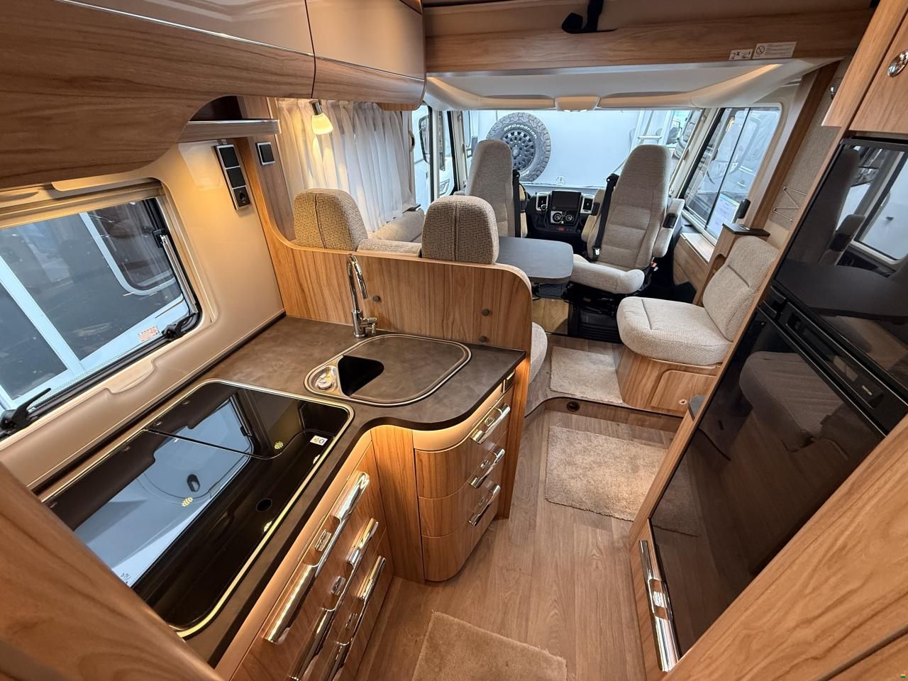 Hymer Exsis-i 678