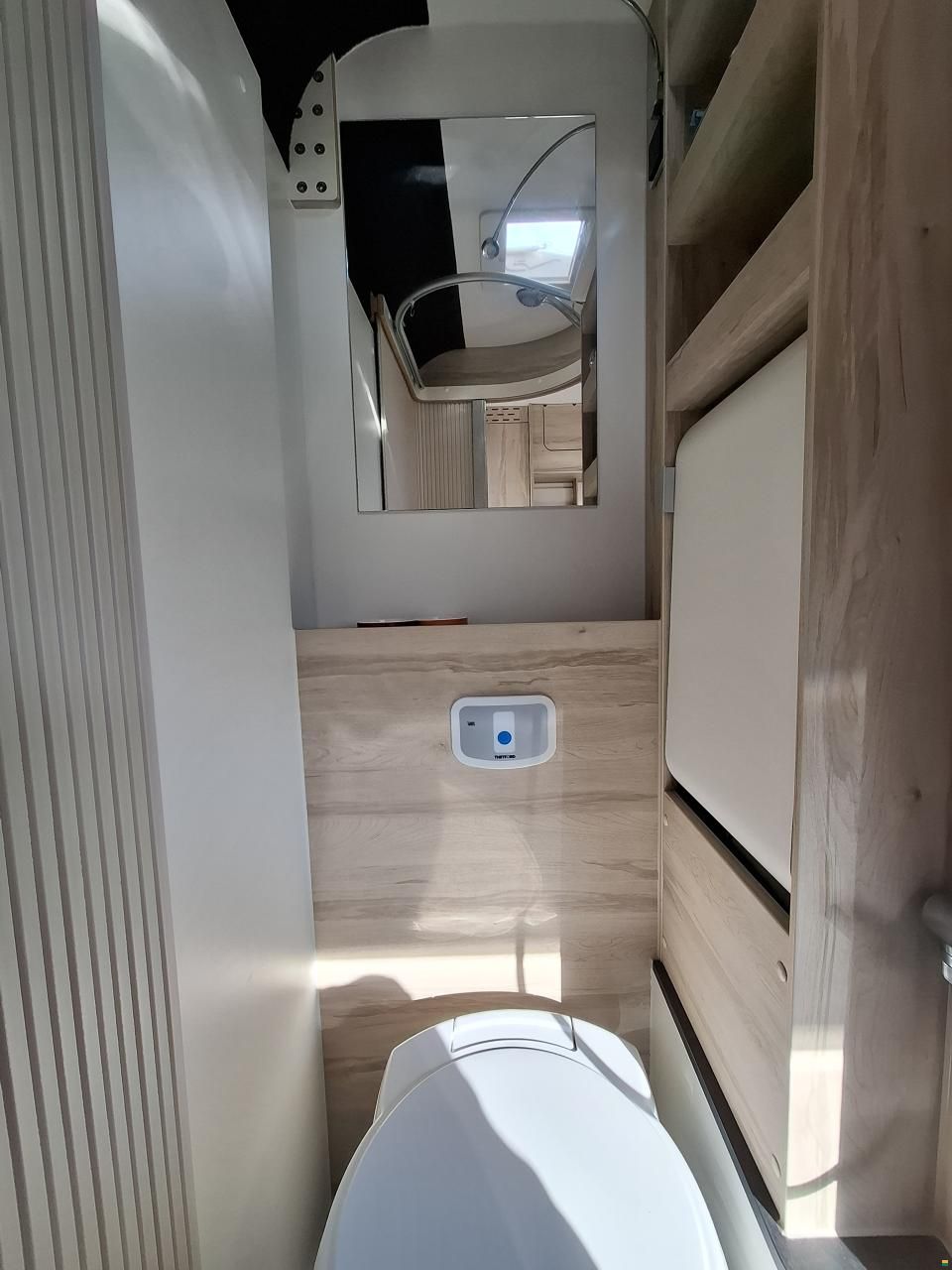 Isuzu mit Thokie Wohnkabine