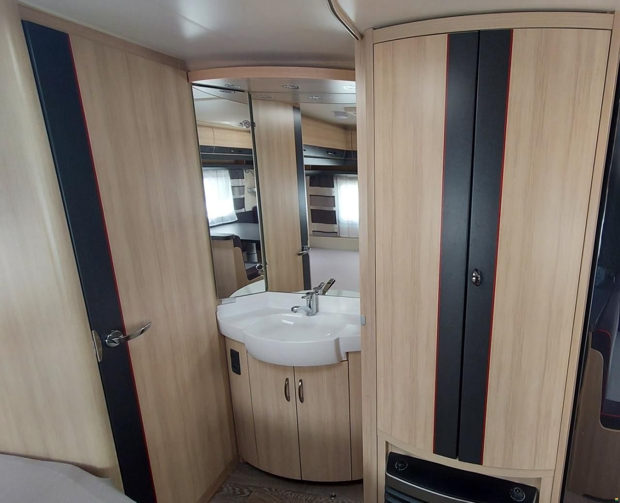 Hobby De Luxe Edition 650 KMFe