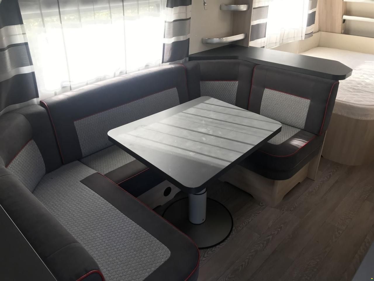 Hobby De Luxe Edition 650 KMFe