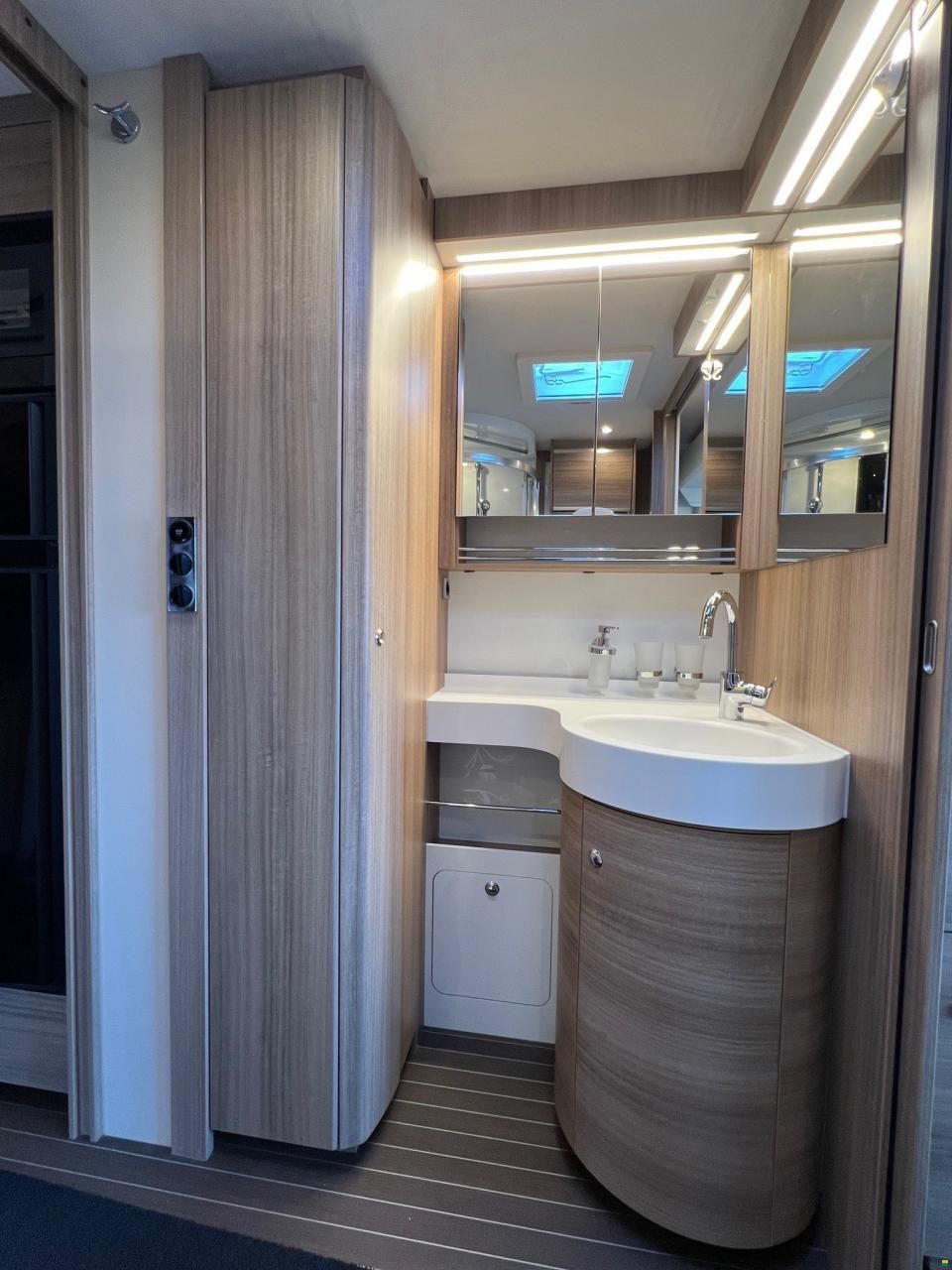 Concorde Carver 890 RRL