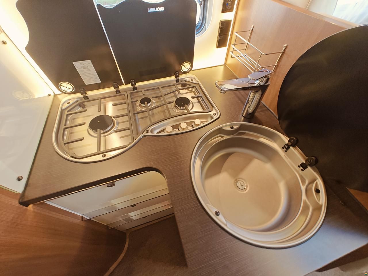 LMC Cruiser Premium T741 - Automat