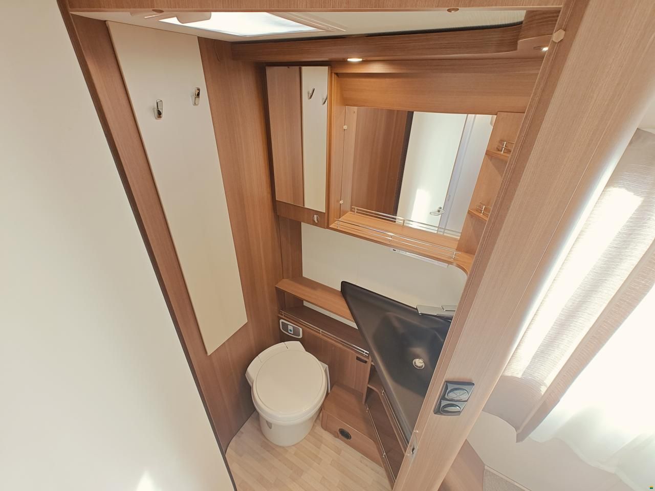 LMC Cruiser Premium T741 - Automat