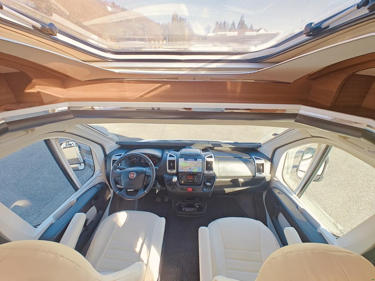 LMC Cruiser Premium T741 - Automat