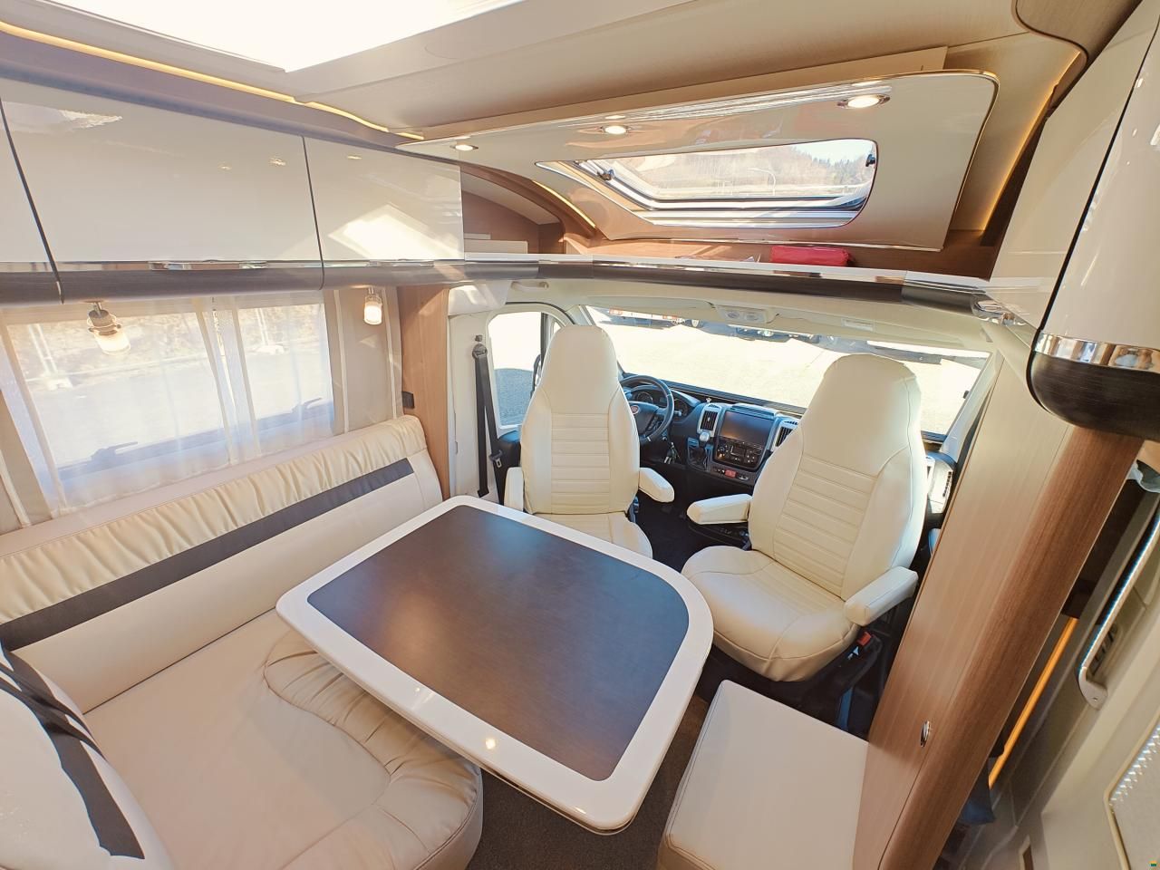 LMC Cruiser Premium T741 - Automat