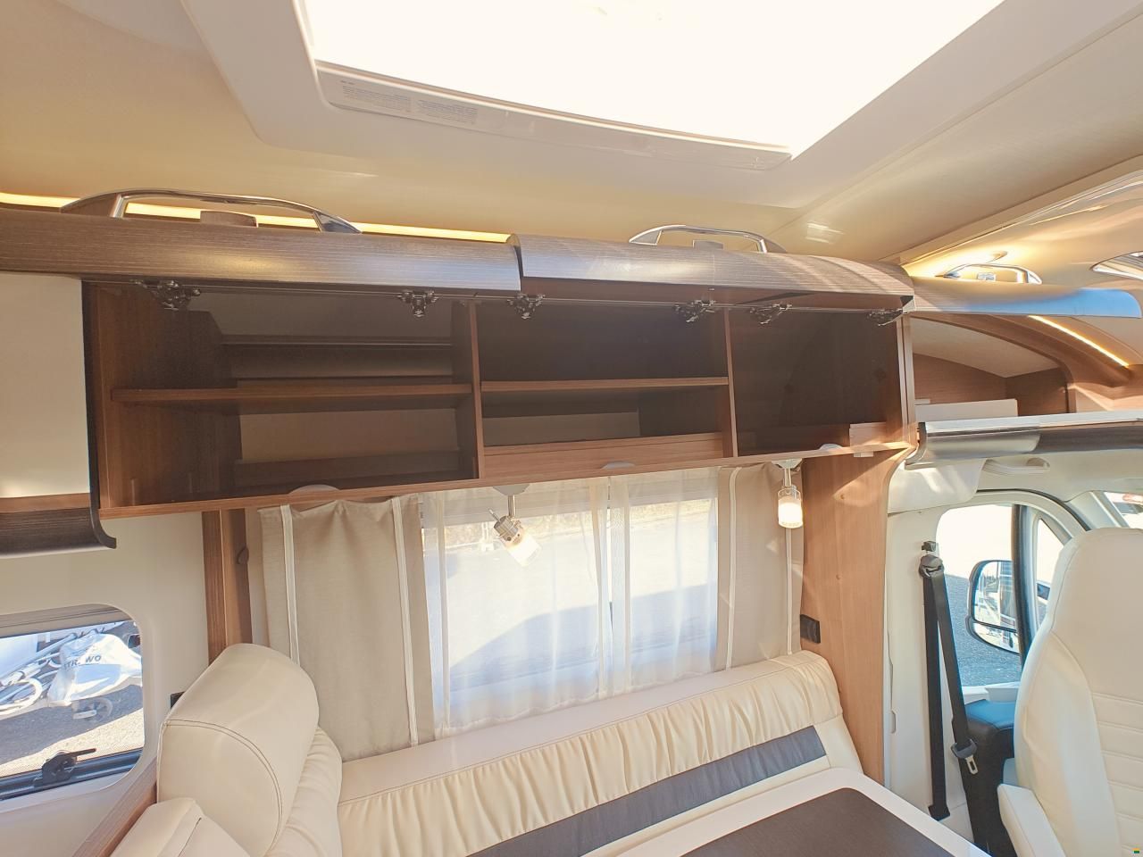 LMC Cruiser Premium T741 - Automat