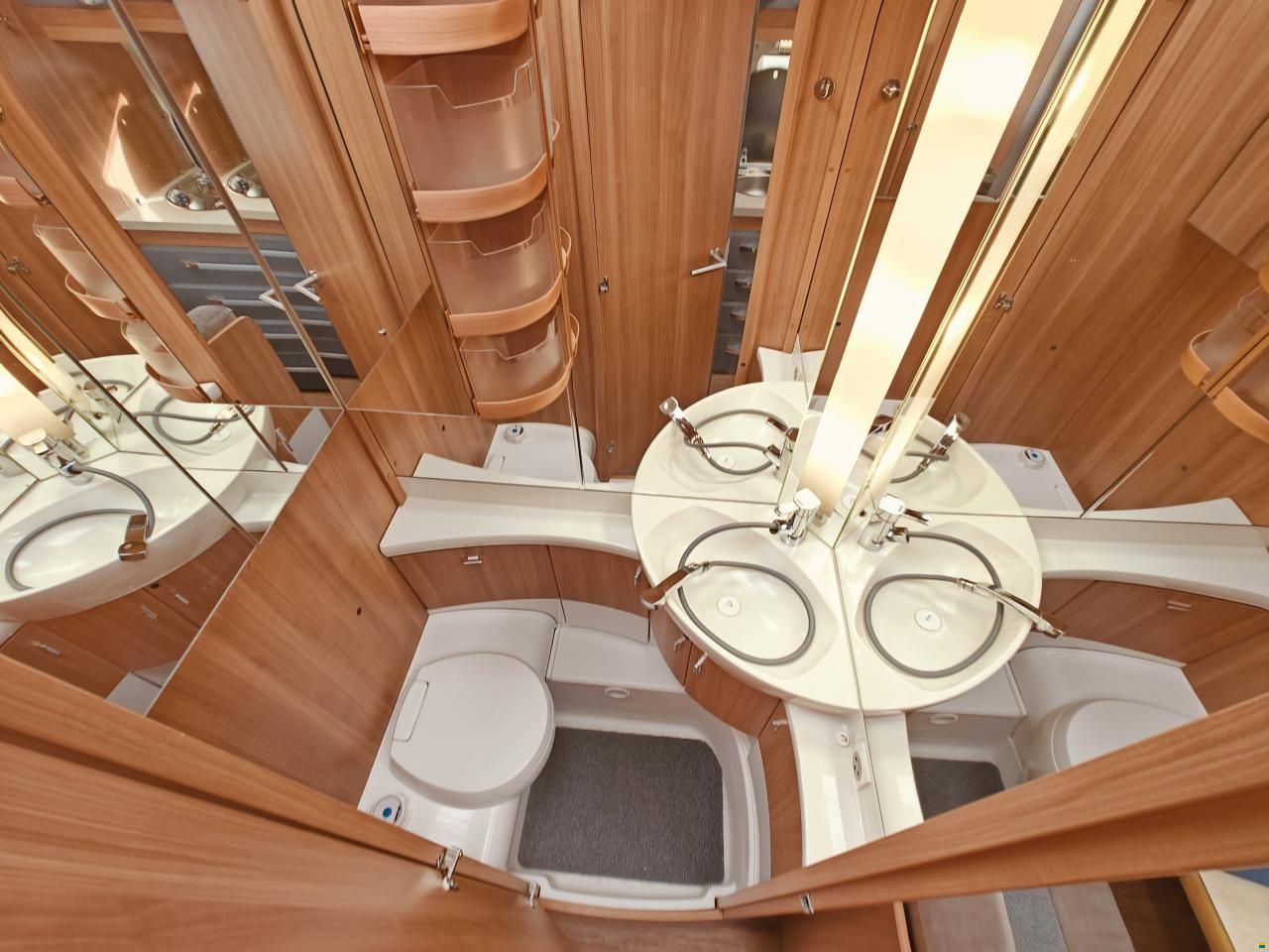 Hobby 490 KMF De Luxe - Etagenbetten