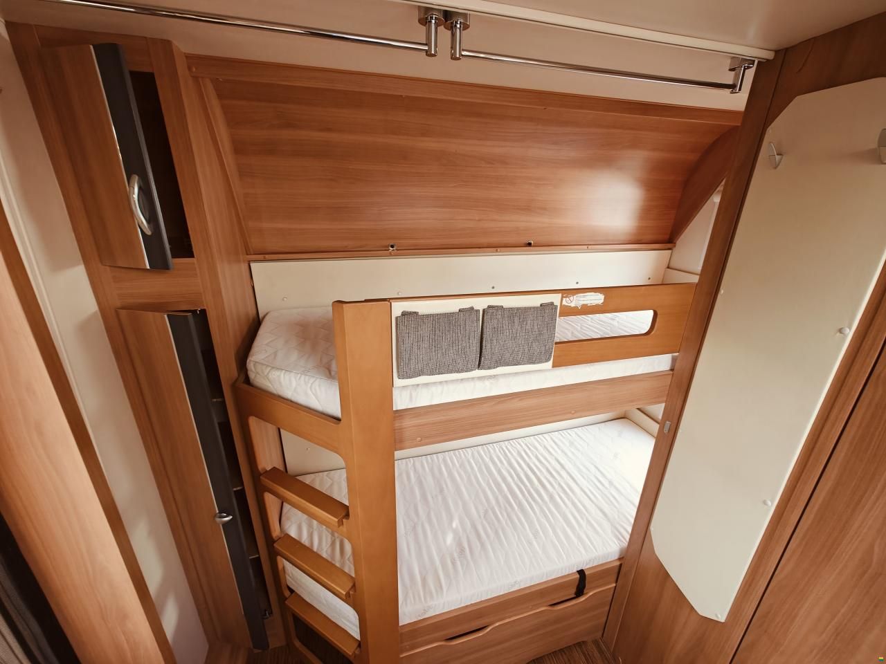 Hobby 490 KMF De Luxe - Etagenbetten