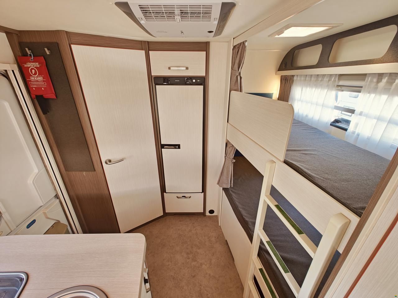 Knaus W04 Lifestyle 550 KWE - Etagenbetten