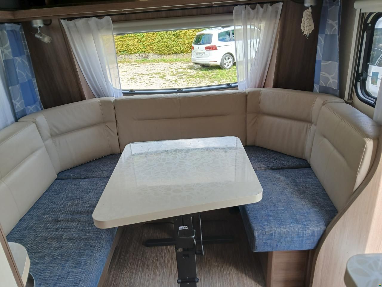 Hobby De Luxe Easy 460 LU