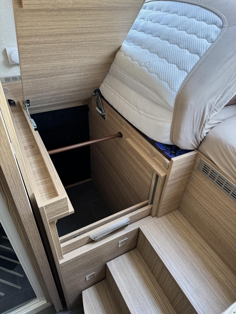 Niesmann-Bischoff 880 LE