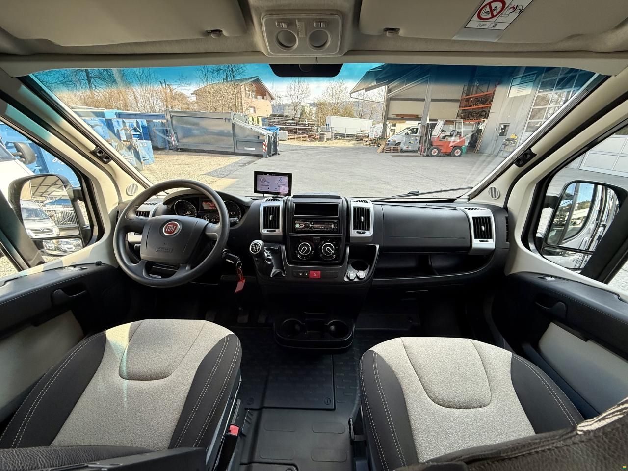 Challenger Vany V114 -Freelife -4 People