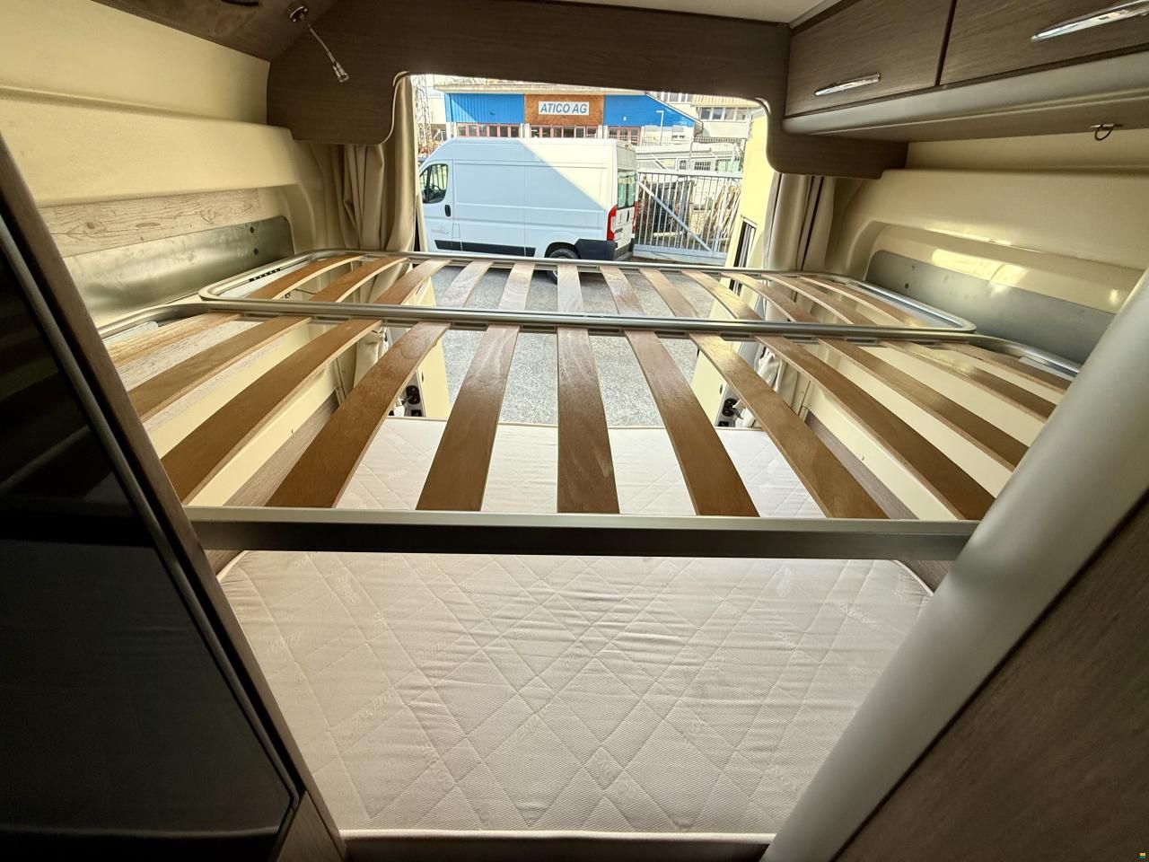 Challenger Vany V114 -Freelife -4 People