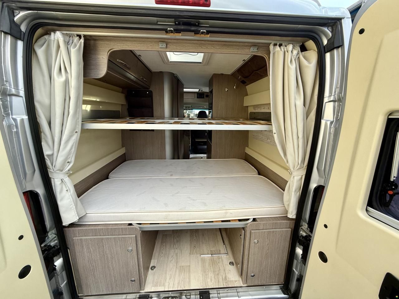 Challenger Vany V114 -Freelife -4 People