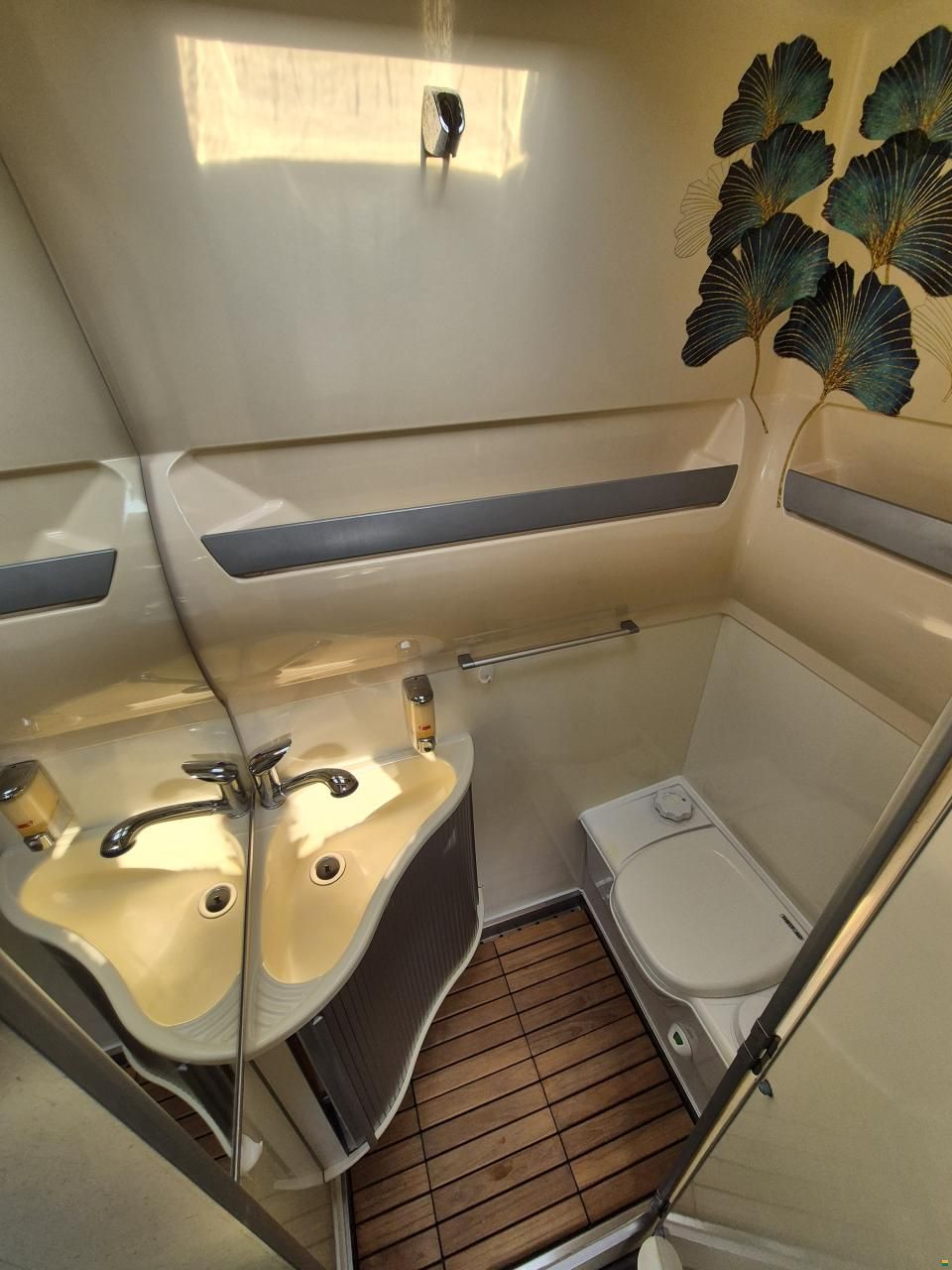 Mercedes Benz James Cook