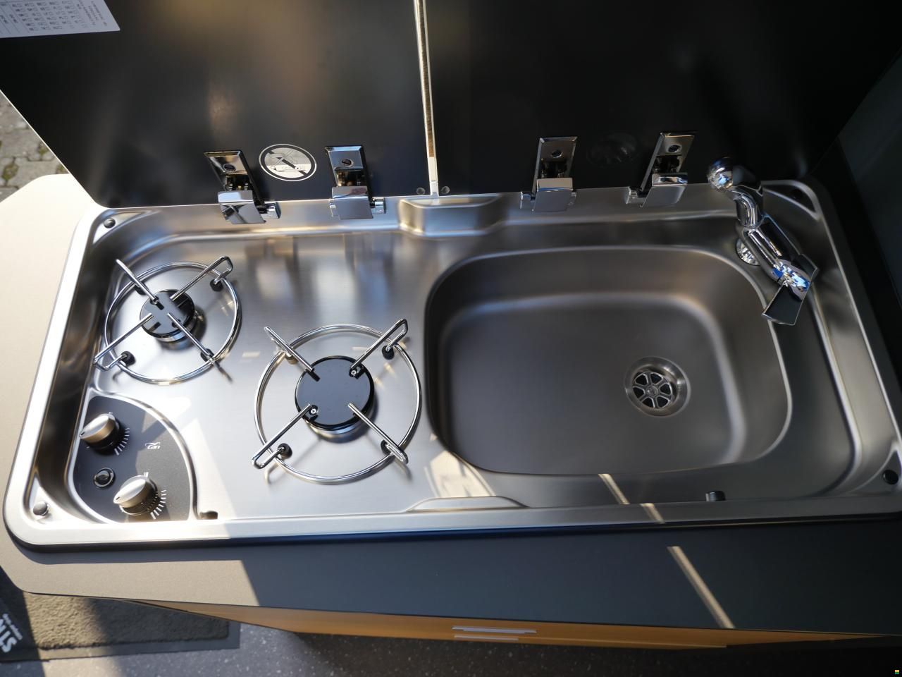 Adria Twin 640 SGX &brvbar; Swiss Edition