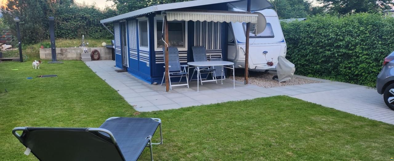 Wilk Wohnwagen mit Holzvorbau