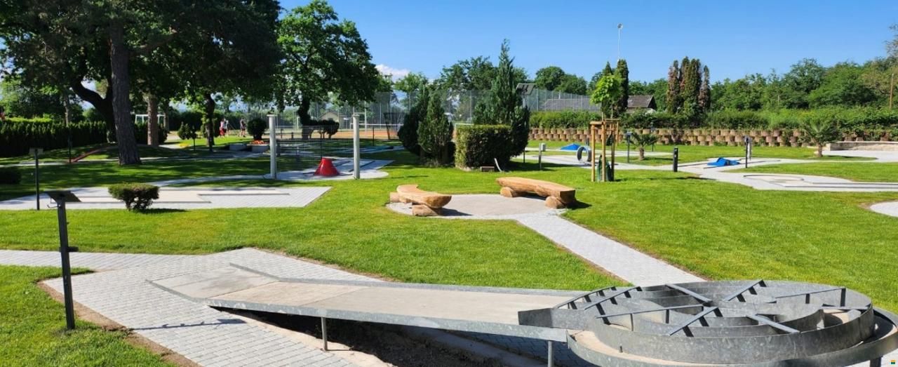 Wilk Wohnwagen mit Holzvorbau