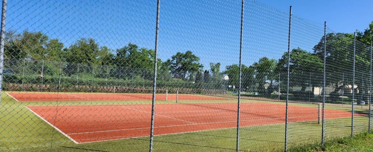 Wilk Wohnwagen mit Holzvorbau