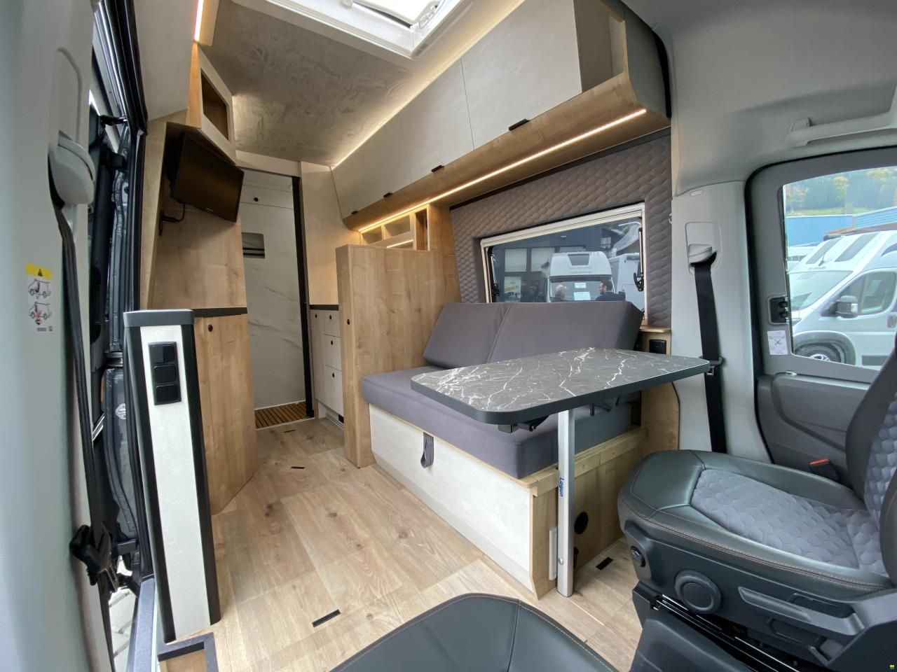 Globe-Traveller Falcon XS