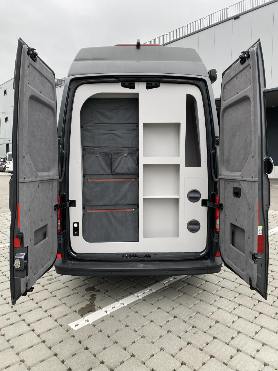 Globe-Traveller Falcon XS