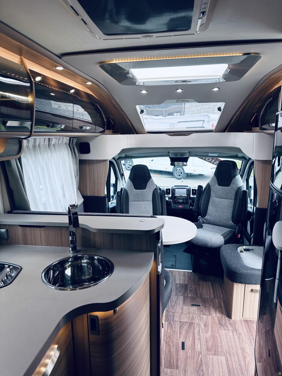 Knaus Platinum 700 MEG