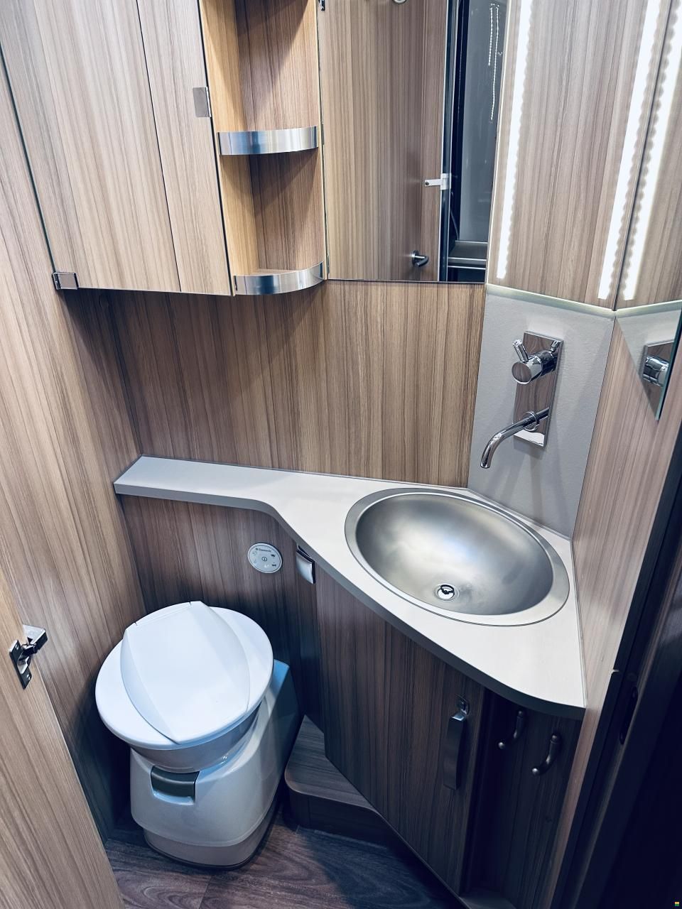 Knaus Platinum 700 MEG