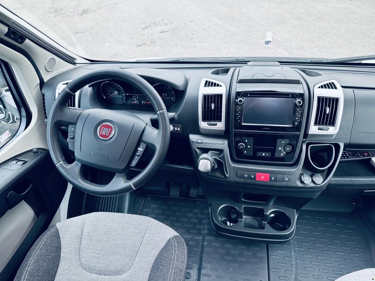 Knaus Platinum 700 MEG