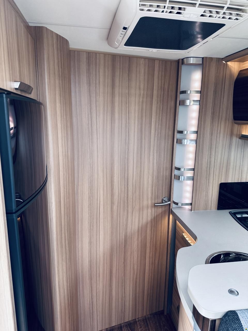 Knaus Platinum 700 MEG