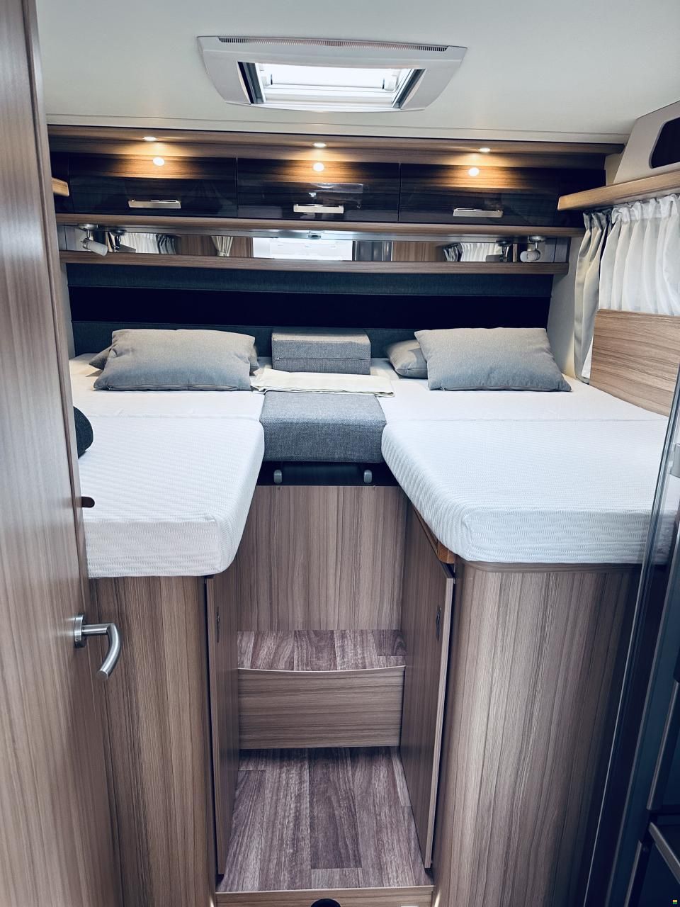 Knaus Platinum 700 MEG