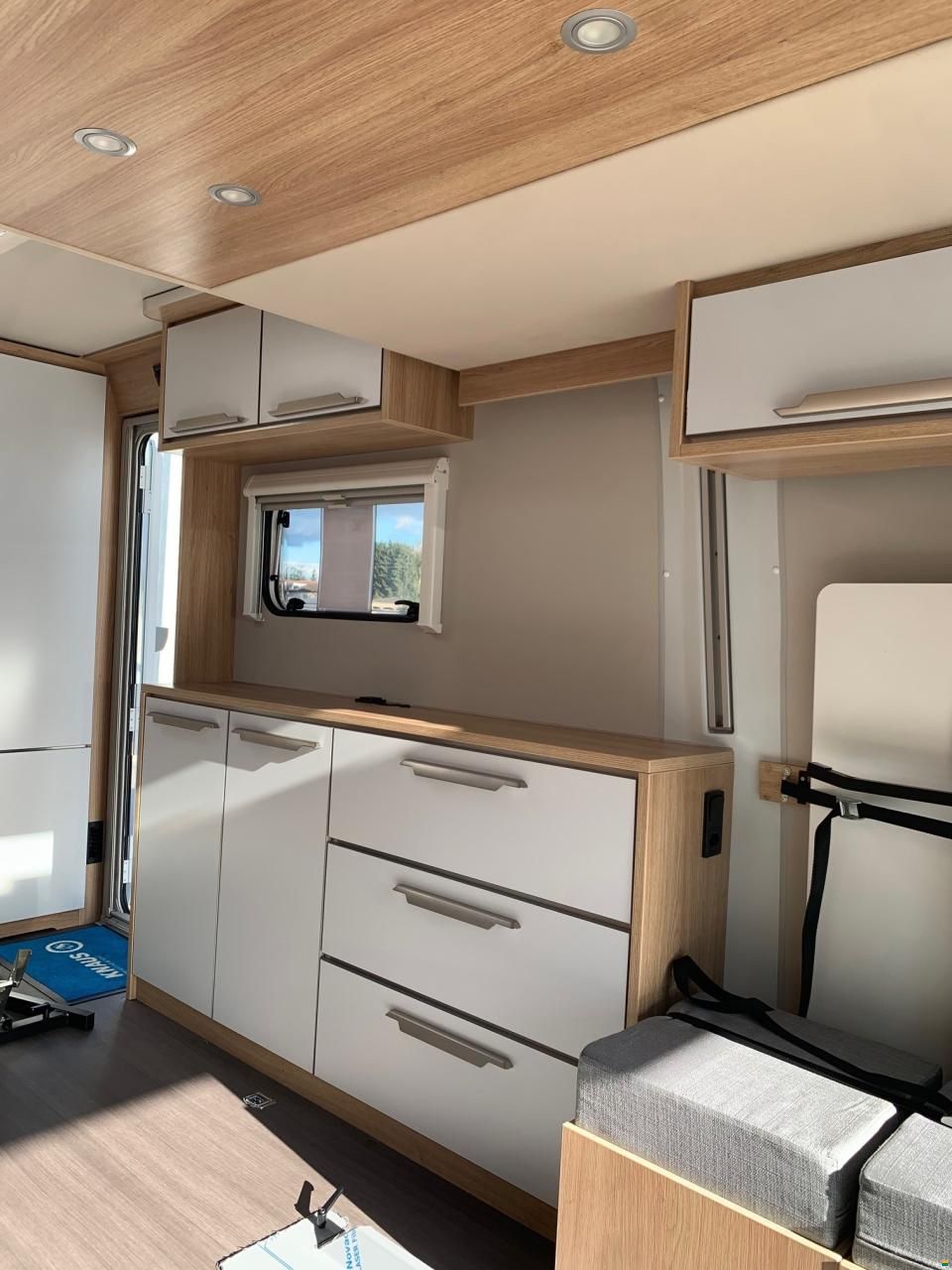 Knaus Deseo Transporter 400