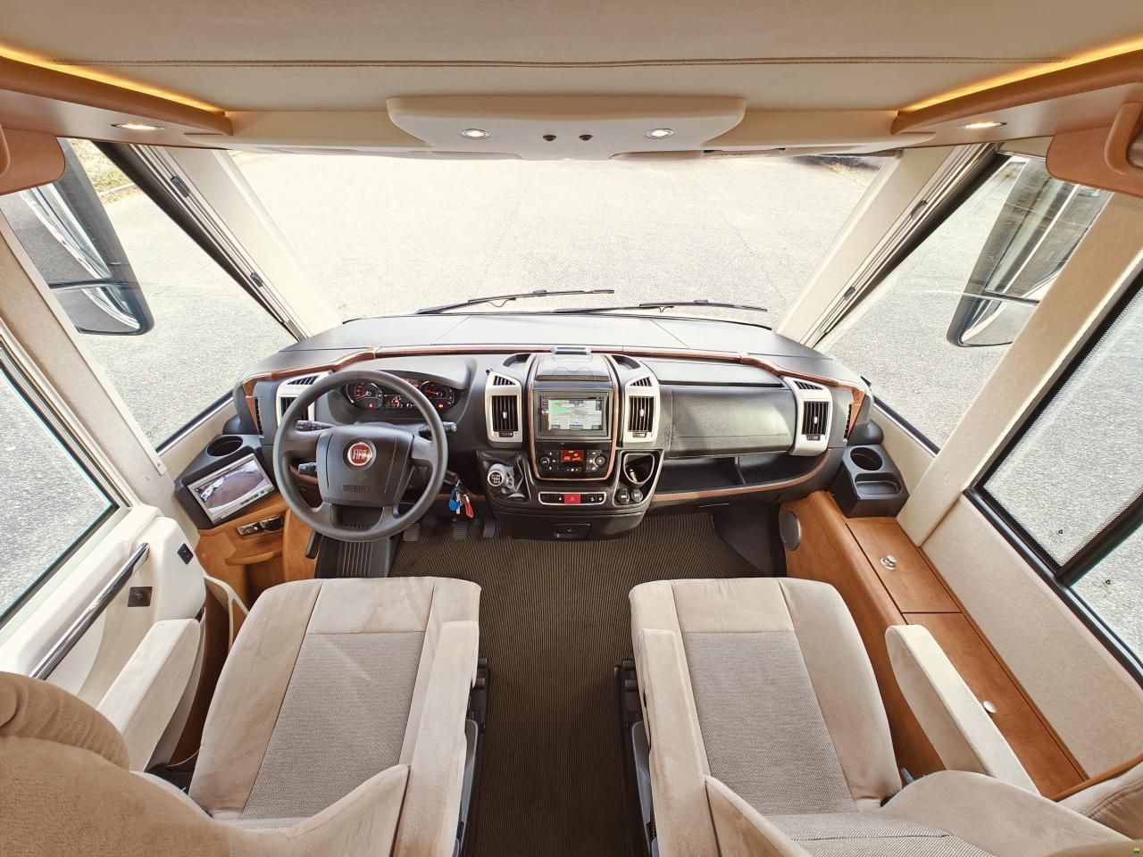 Carthago Compactline I 145 Q - Super Lightweight