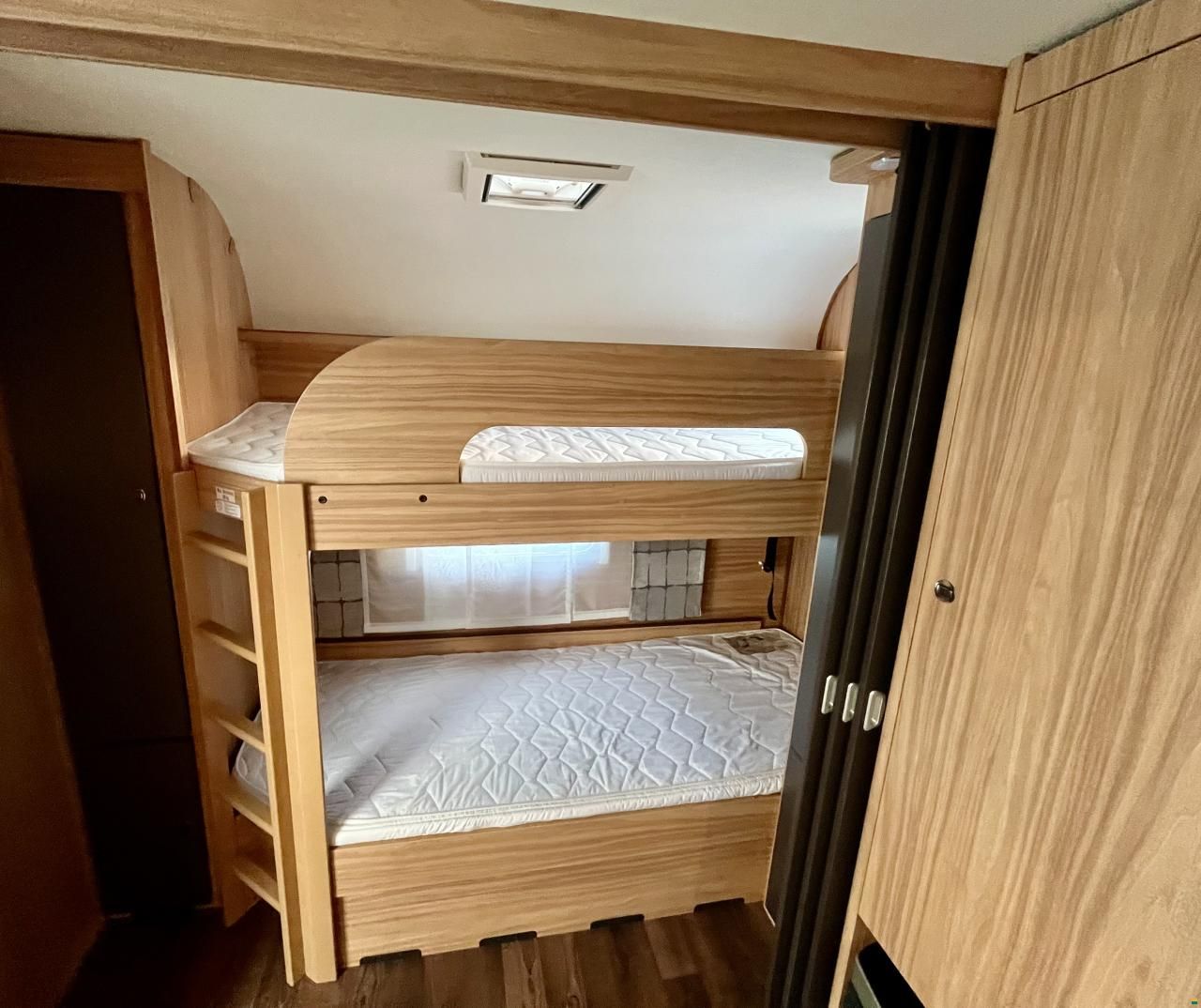 Eriba Exciting 560 mit Kaj&uuml;tenbett