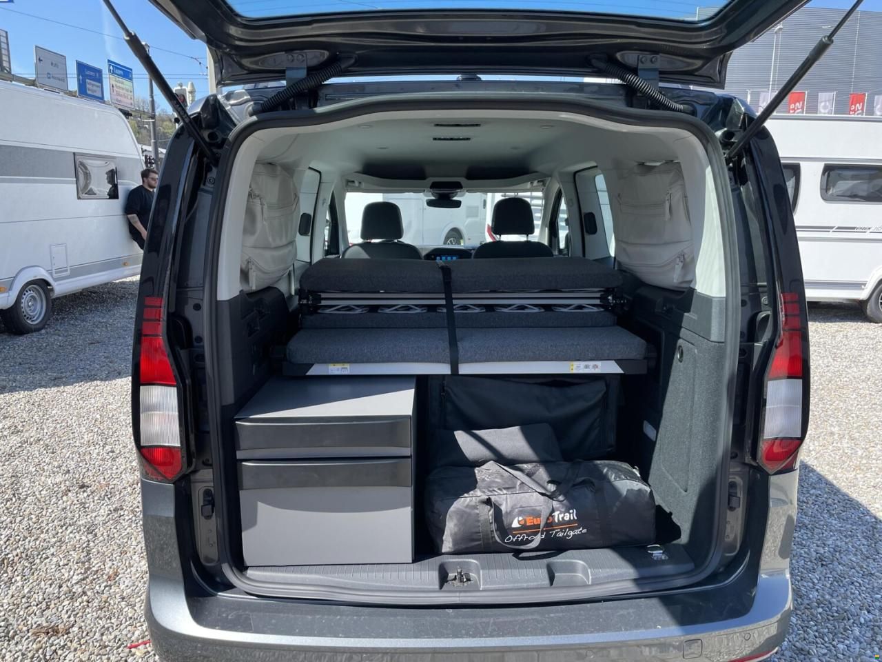 Volkswagen Caddy California .