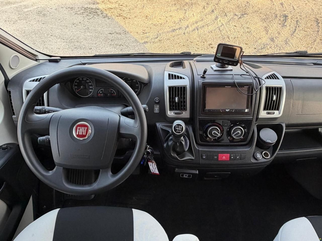 Bürstner NEXXO**FIFTY-FIVE EDITION **QUEENSBETT**