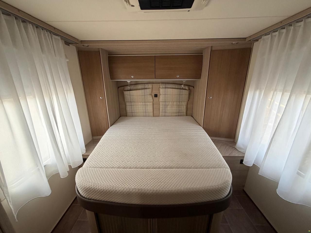 Bürstner NEXXO**FIFTY-FIVE EDITION **QUEENSBETT**