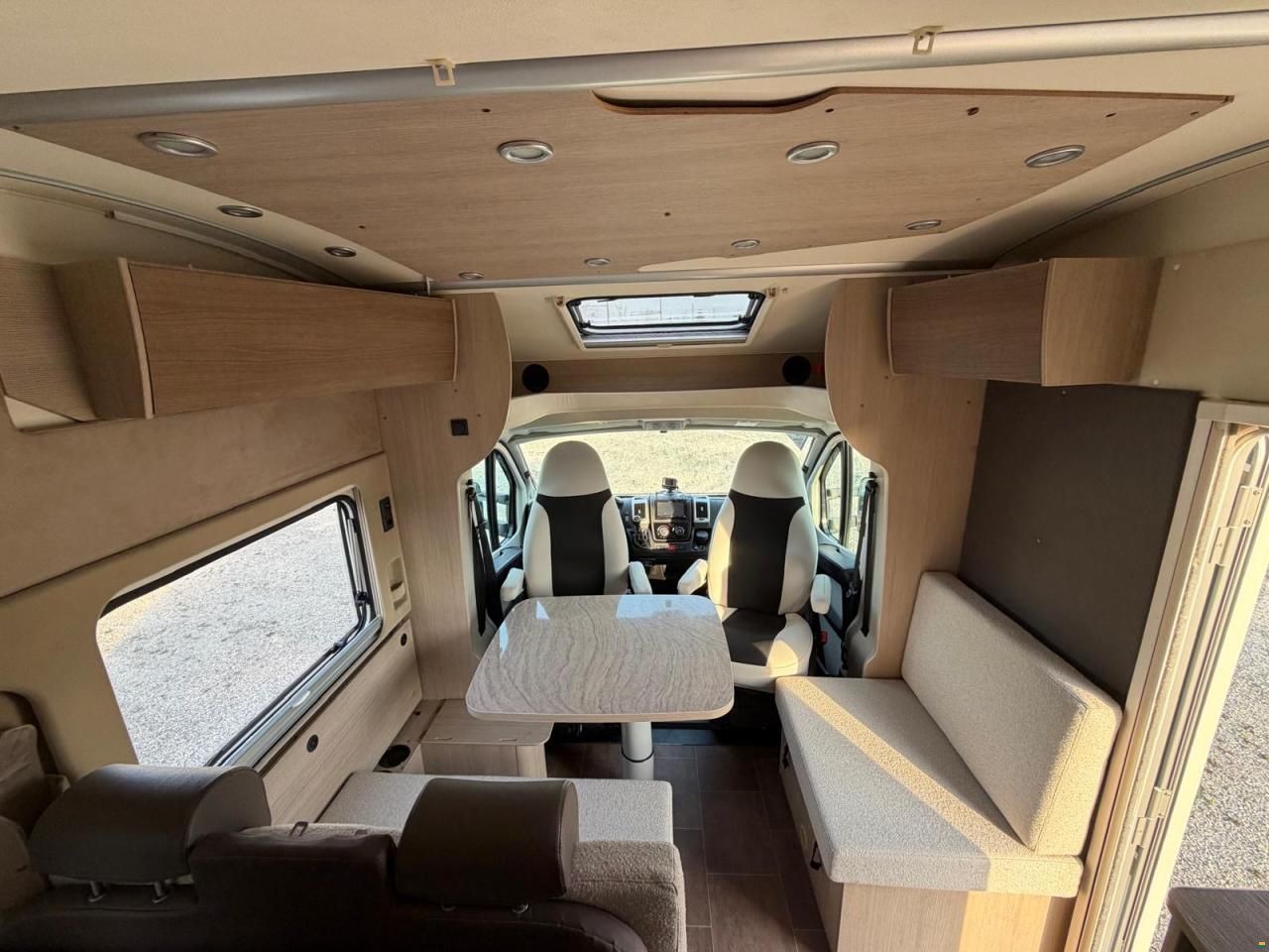 Bürstner NEXXO**FIFTY-FIVE EDITION **QUEENSBETT**