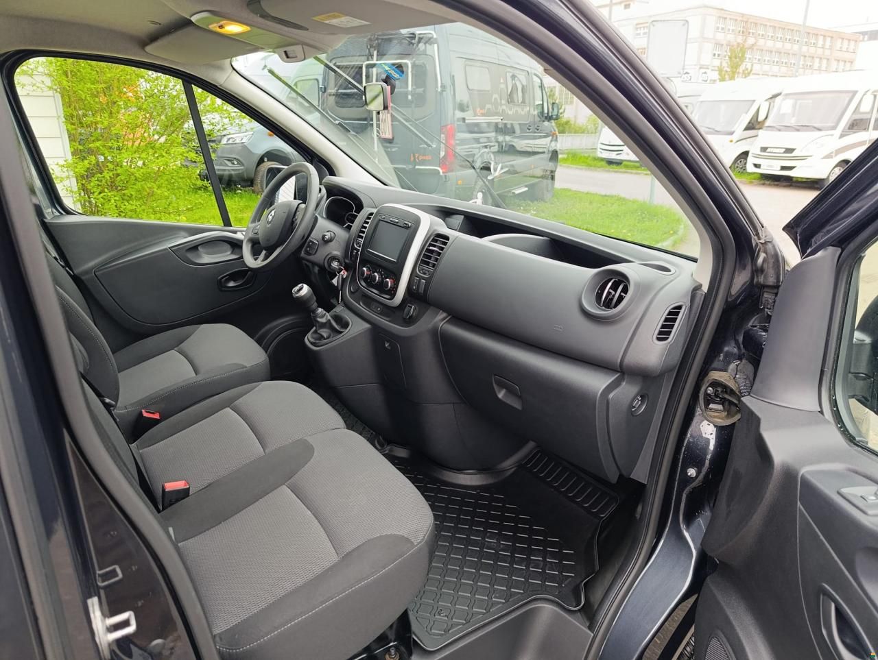 Renault Trafic dCi 145