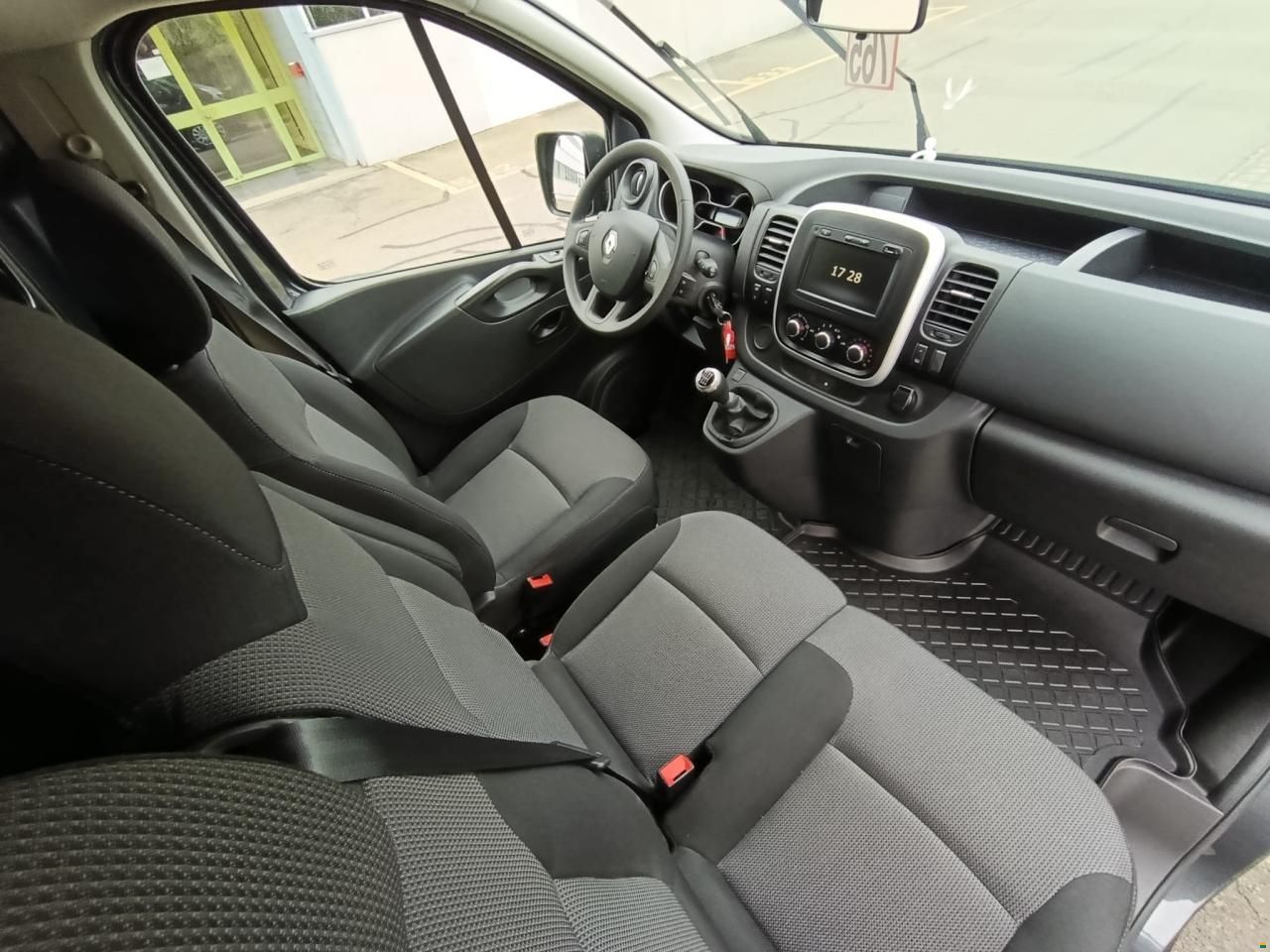 Renault Trafic dCi 145