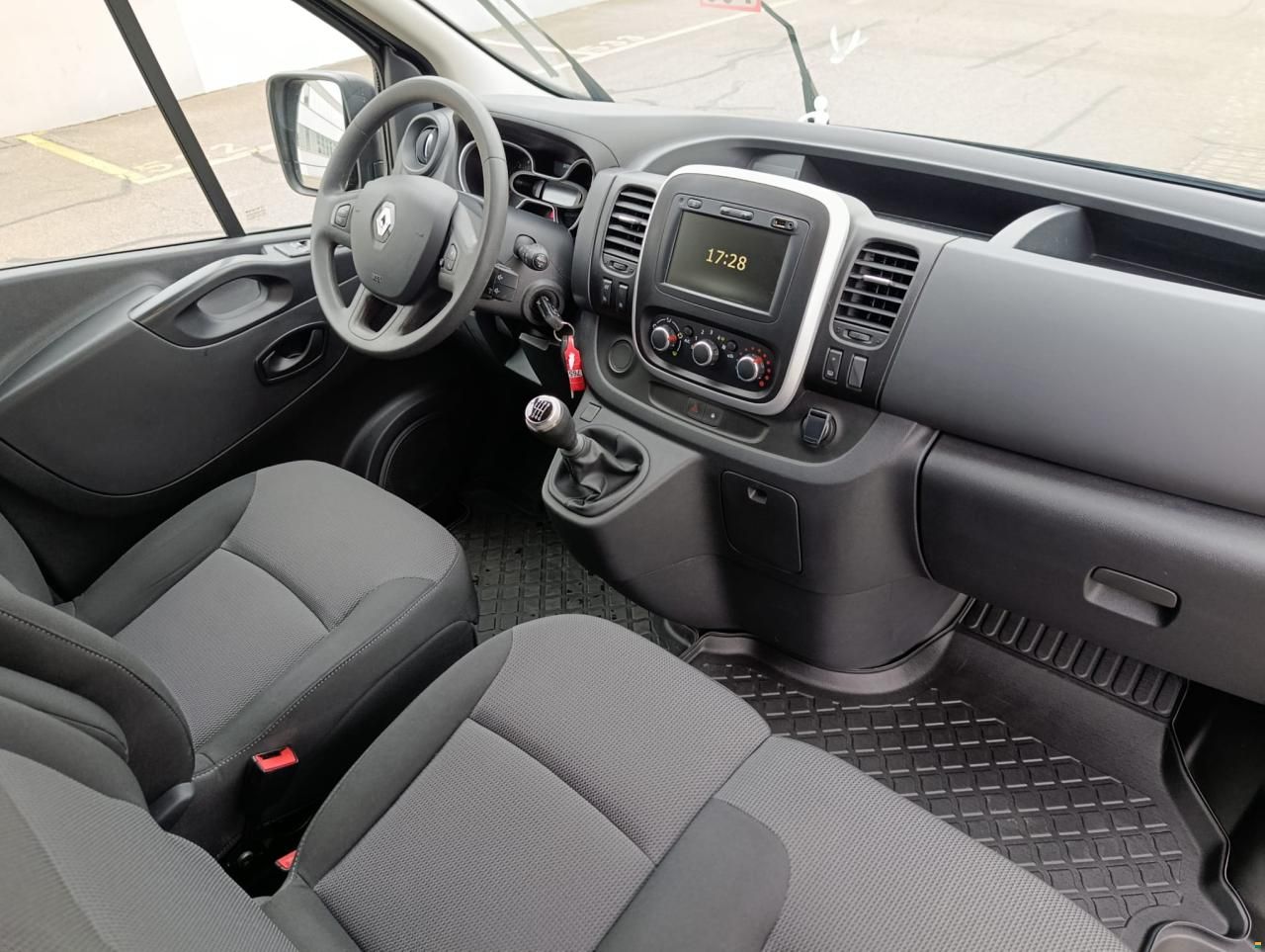 Renault Trafic dCi 145