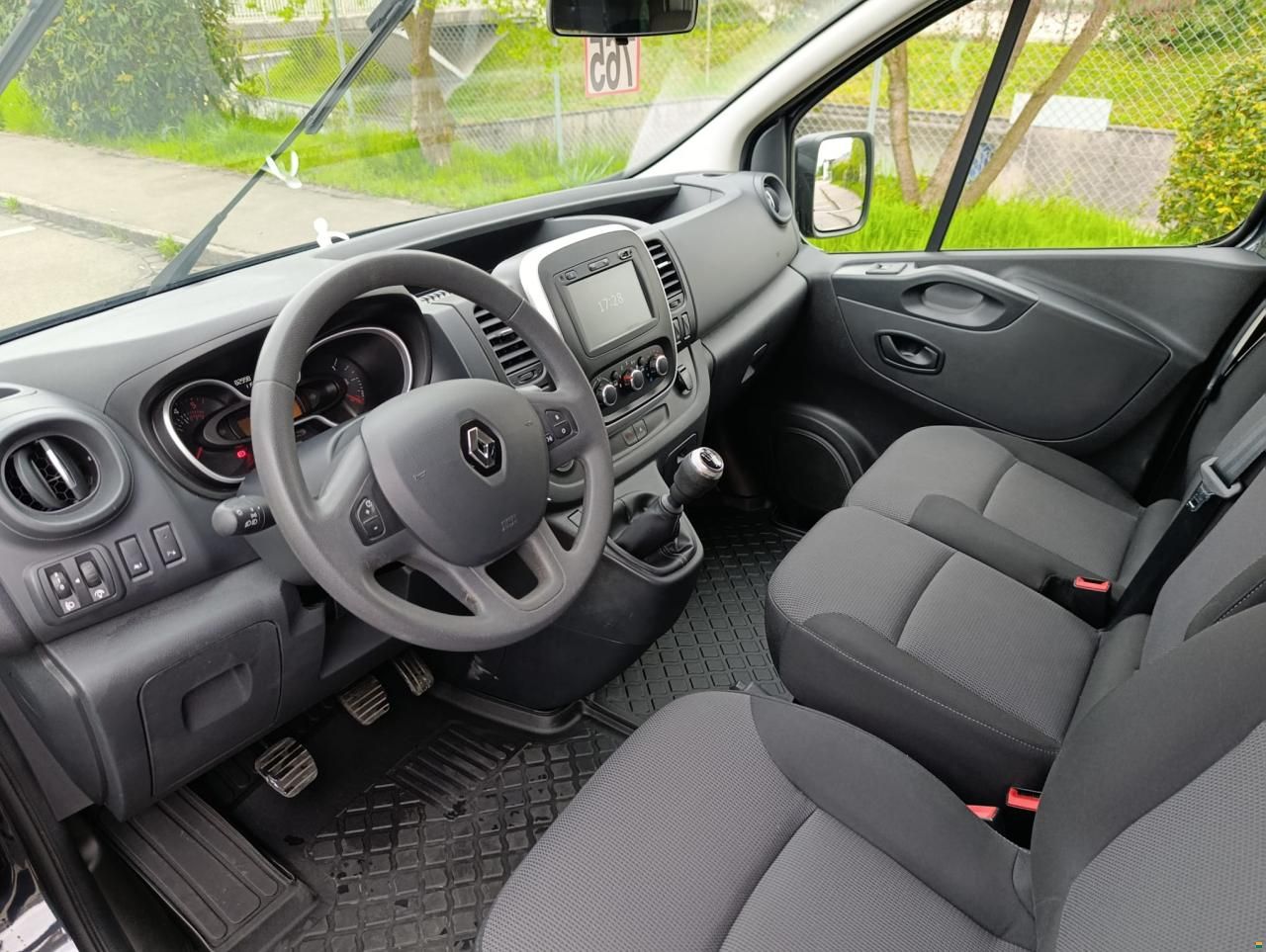 Renault Trafic dCi 145