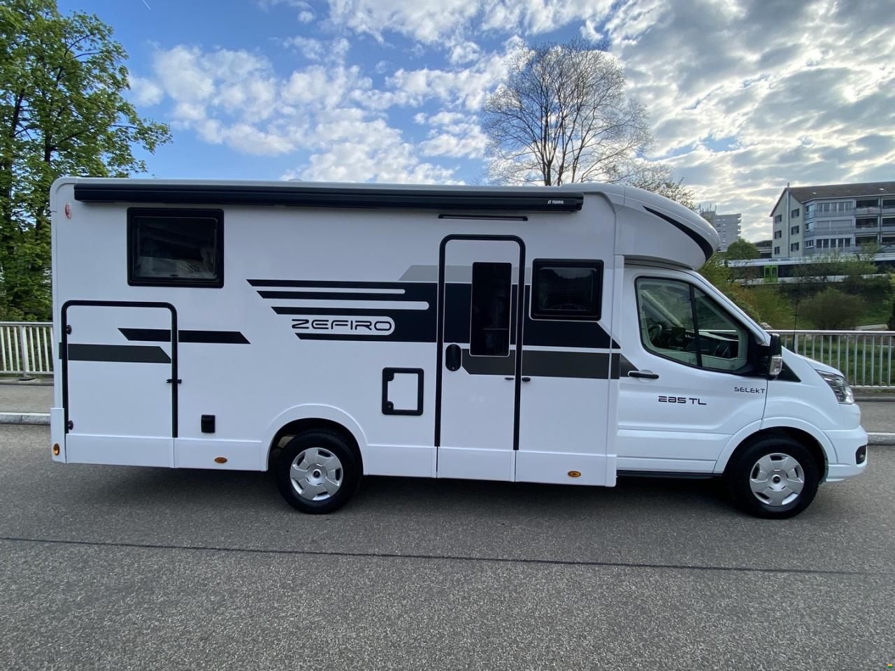 Roller Team Zefiro 285 TL, Ford 165PS Automat