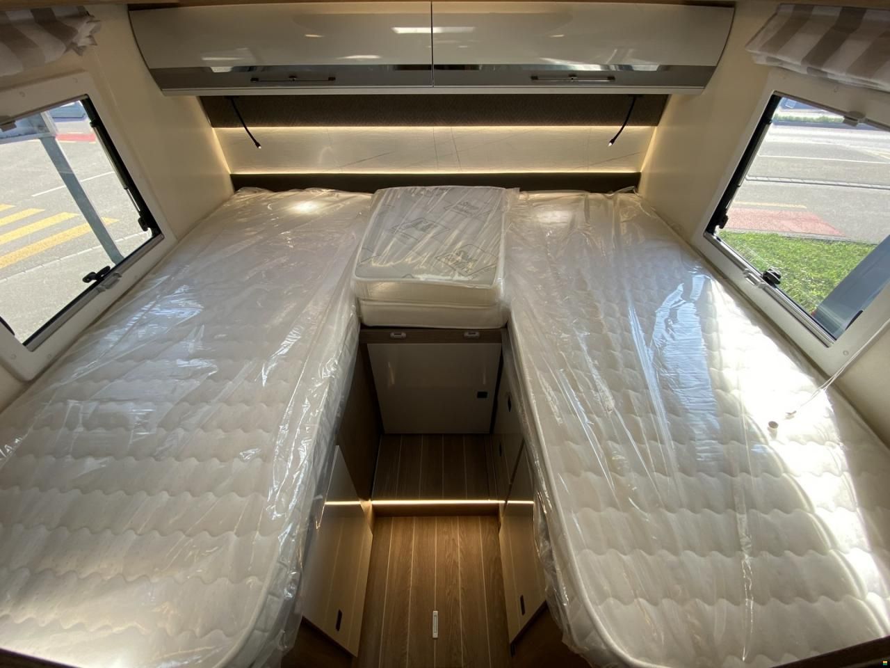 Roller Team Zefiro 285 TL, Ford 165PS Automat