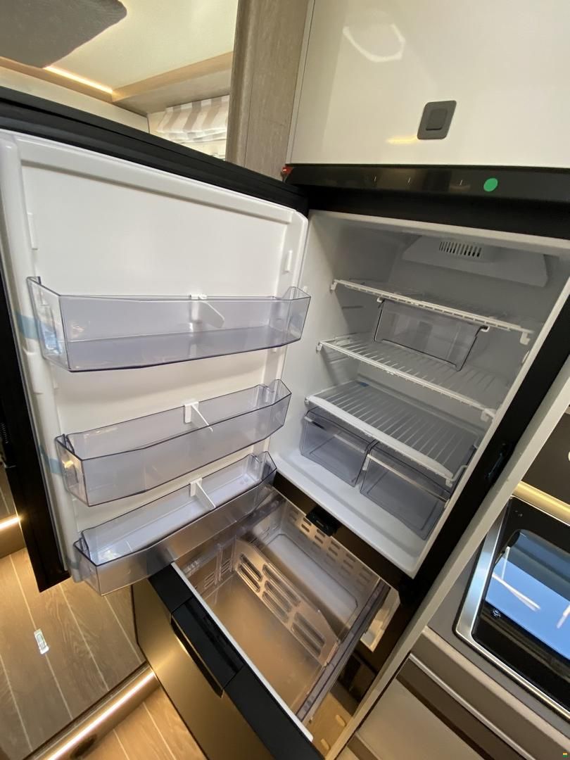 Roller Team Zefiro 285 TL, Ford 165PS Automat